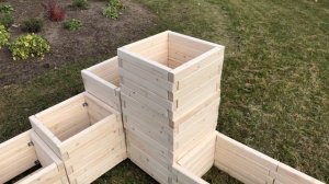 Вазоны из дерева.