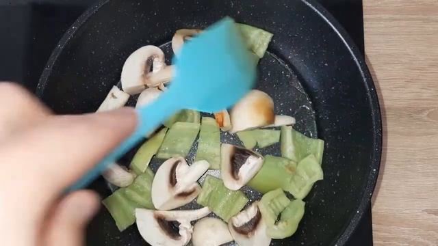 Яичница с шампиньонами и болгарским перцем смотреть онлайн
