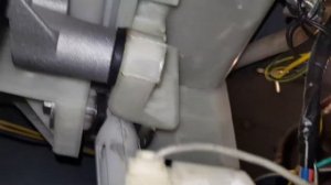 Лужа под стиральной машиной, причины, решение проблемы, неисправности, течет при полоскании?