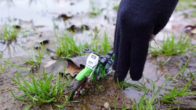 Dirt Bike vs White BMX Cult Racing | Free-ride challenge смотреть онлайн