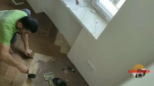 Укладка паркета елочкой, процесс работа