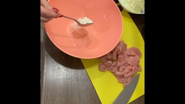 Куриная грудка с грибами в сметане! Получается с первого раза вкусно!!! смотреть онлайн