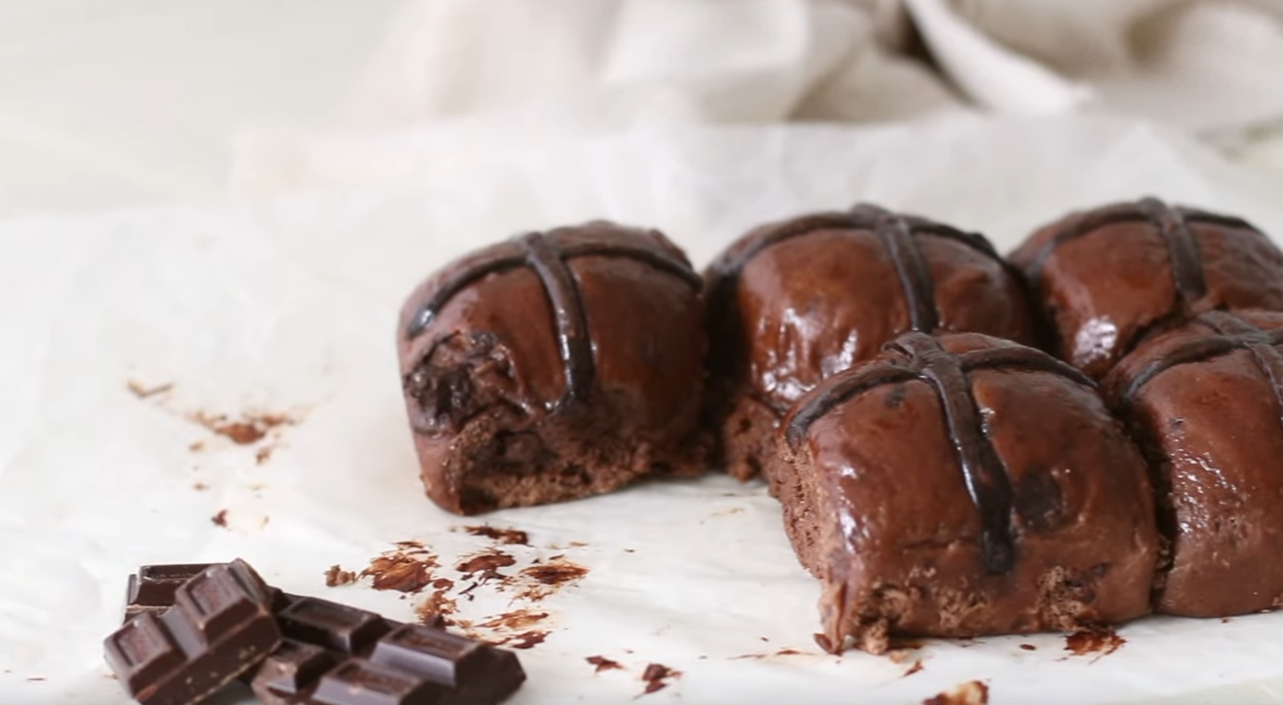 Рецепт горячих булочек с шоколадной крошкой Бриошь