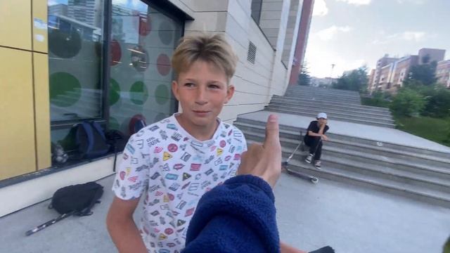 Стрит дэй / делаем трюки на апекс / трюки на самокате смотреть онлайн