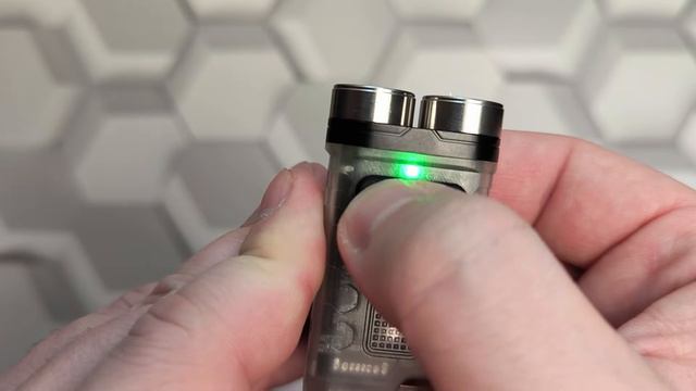 Дешевый Универсальный Компактный Фонарик На Каждый День / Boruit V3 900lm смотреть онлайн