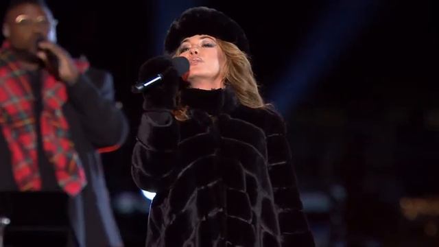 Shania Twain performs "It's Beginning To Look A Lot Like Christmas" смотреть онлайн