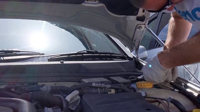 How to fit gas bonnet (hood) struts to an Astra G MK4 - Self raising removes the need to have a sta смотреть онлайн