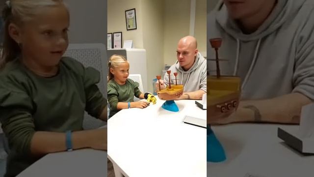 Протезирование: Алиса Агапова, 6 лет, Ярославль. Тяговый протез кисти смотреть онлайн