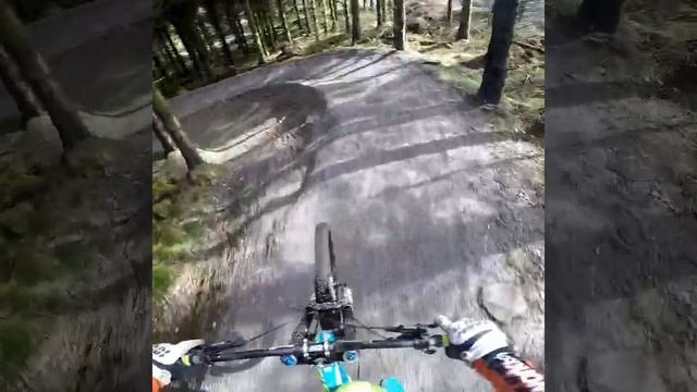 Revolution bike park on the GT FURY. TYRE BLOWN OFF RIM TWISE смотреть онлайн