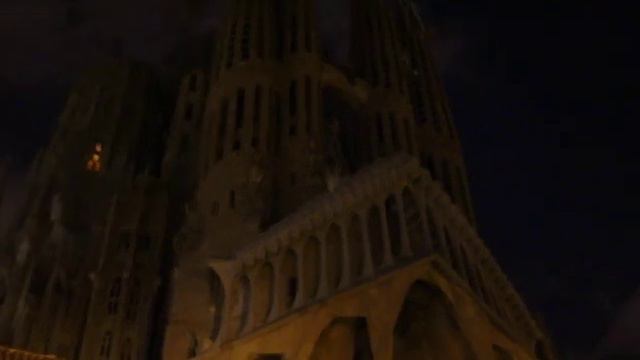 Ночная Саграда Фамилия смотреть онлайн