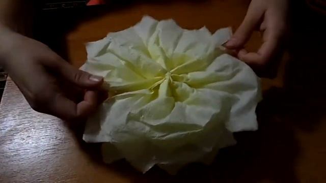 Как сделать объемный цветок из салфеток