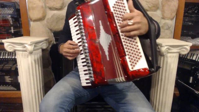 3923 - Red Polverini C30 Piano Accordion LM 41 120 $799 смотреть онлайн