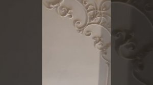 Монтаж гипсовой лепнины на потолок