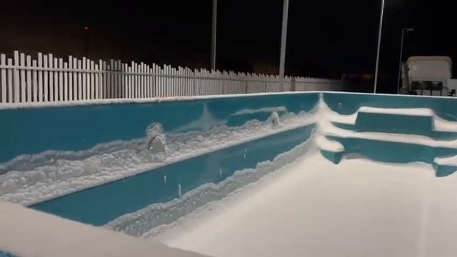 Рождественское настроение на производстве композитных бассейнов Laguna Pools смотреть онлайн