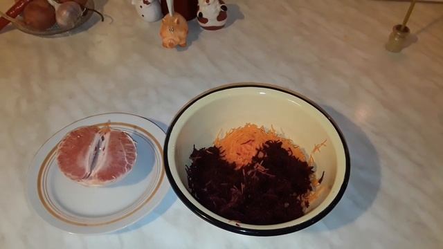 МОЙ СЕГОДНЯШНИЙ ЛЁГКИЙ УЖИН ! СОСТОИТ ИЗ МОРКОВИ И СВЕКЛЫ И НА ДЕСЕРТ - ГРЕЙПФРУКТ ! смотреть онлайн