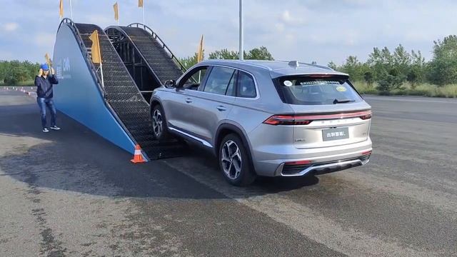 I'm in love with this Geely KX11 - it's so pretty смотреть онлайн