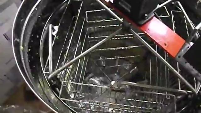 универсальная медогонка для пасеки - переделываем ручную медогонку в электрическую смотреть онлайн