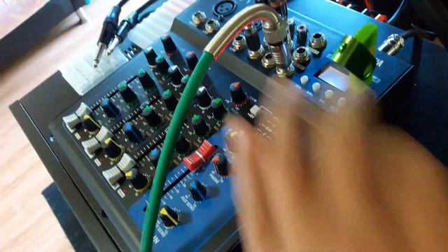 2 Amplifier / 1 mixer..aux send connection....no copyright infringement intended... смотреть онлайн