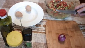 Салат из яиц авокадо и помидор очень вкусно и просто