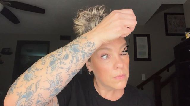 QUICK ONE PRODUCT REVIEW |  Maybelline Falsies Lash Lift Push Up Drama Mascara