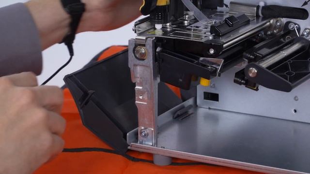 How to Install the Cutter on a Zebra ZT211 смотреть онлайн