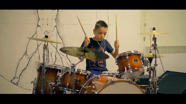 Believer Drumless - Молодой Барабанщик Отжигает!!!(Cover version) смотреть онлайн