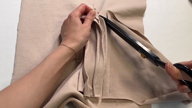 Как сшить карман с листочкой на худи? Обработка сложного узла по выкройке GRASSER 58. смотреть онлайн