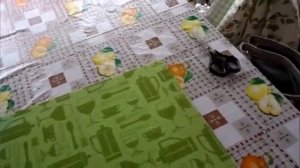 Пора обновить клеенку на столах. Теперь такую покупаю, чтобы на углах не свисала, а то быстро рветс