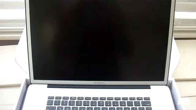 Unboxing Latest MacBookPro 17" - 3/2011 смотреть онлайн