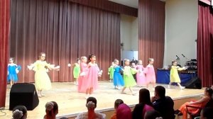 танец "Маленькая страна"