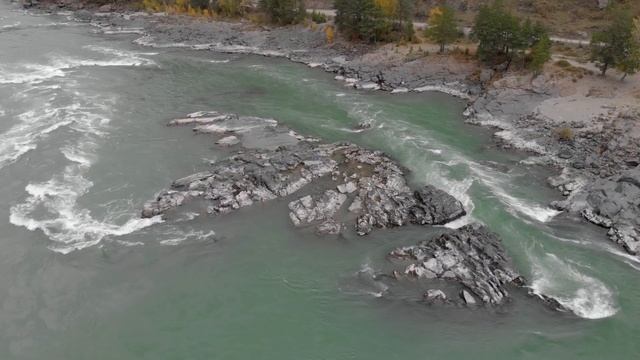 АЛТАЙ. ЧЕРТОВ ПАЛЕЦ, ВАЛУНЫ В РЕКЕ, РЕКА КАТУНЬ. смотреть онлайн