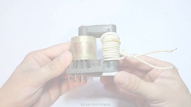 Генератор ВЫСОКОГО НАПРЯЖЕНИЯ своими руками. КАК СДЕЛАТЬ? смотреть онлайн