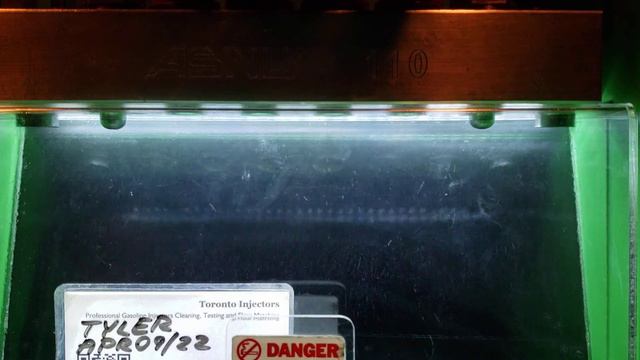 Subaru Impreza STi side feed Denso A46-Z00 injectors spray pattern test @Torontoinjectors смотреть онлайн