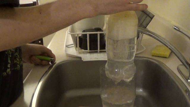 HOW TO MAKE A WATERFALL/GRAVITY BONG! смотреть онлайн