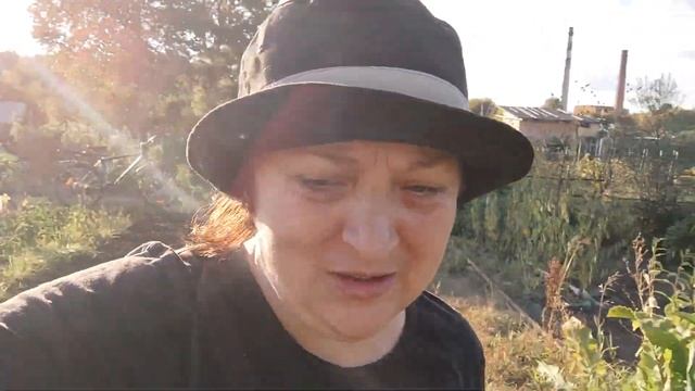 Все пропало.Утащили с огорода рабочие инструменты. смотреть онлайн