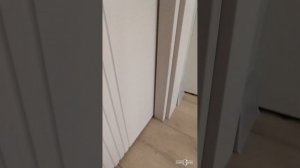 установка компланарной двери со скрытыми петлями, и двух дверей с карточными петлями