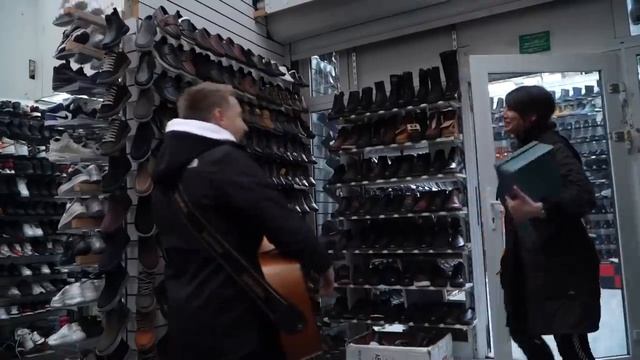 ЭТИ РЕАКЦИИ НАБРАЛИ МИЛЛИОНЫ ПРОСМОТРОВ, ГИТАРИСТ притворился НОВИЧКОМ.mp4 смотреть онлайн