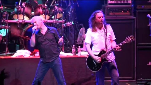 Thunder Live DVD "At The End Of The Road" DVD смотреть онлайн