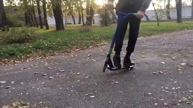 Учусь Кататься на Трюковом самокате смотреть онлайн