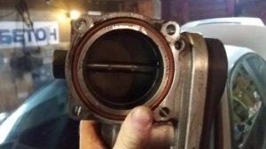 Чистка дроссельной заслонки BMW е46 1 часть.