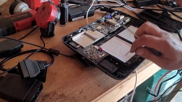 NOT the charger OR the battery! Autel Maxisys 908P Charging problem. смотреть онлайн