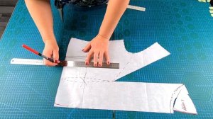 Платье с необычным рукавом и юбкой кантри. Моделирование и раскрой. Весенне летний Марафон.mp4