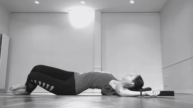 Bovenrug Rol Critical Alignment Yoga смотреть онлайн