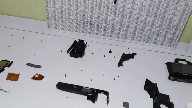 Так выглядит полностью разобранный CANON EOS 6d, который был утопленным. Disassembled CANON EOS 6d