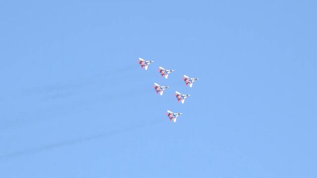 Стрижи пилотажная группа тренировочные полеты Чебоксары 550 22 08 2019 2 смотреть онлайн