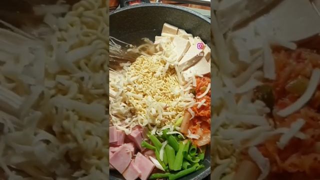 #китайскаяеда #koreanfood #корея #china2023 #владивосток #korea #корейскаяеда #부대찌개 смотреть онлайн