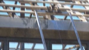 Как уложить шифер на крышу одному человеку без помощников