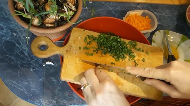 Рецепт салата из капусты,редиса и зелени смотреть онлайн