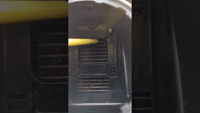 How to pop open the bonnet of VW Passat B6 without a key. смотреть онлайн