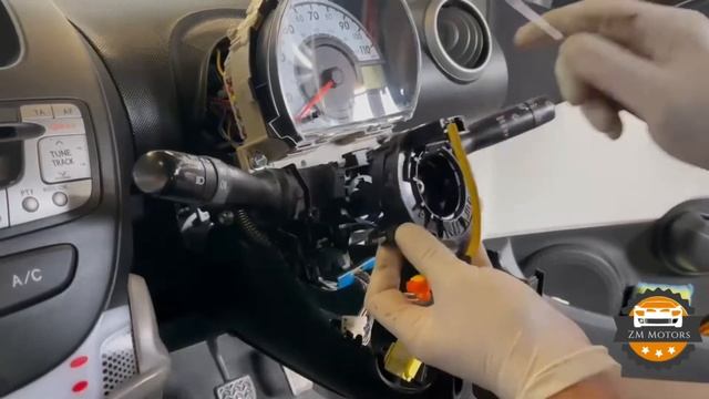 Peugeot 107, Aygo and Citroen C1 Replacing Faulty Indicator switch stalk смотреть онлайн